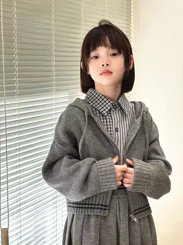 波拉韩国童装2025秋冬女童时尚连帽开衫+百褶裙学院风毛衣套装潮