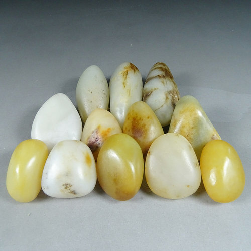 和田玉籽料原石红沁60碧玉白玉