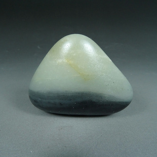 新疆和田玉籽料原石47克玉石黑白分明青花玉和田原皮原料挂件C