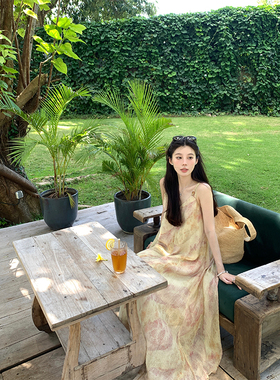 VASSE 慵懒夏日串珠吊带天丝晕染印花度假连衣裙女夏宽松廓形长裙