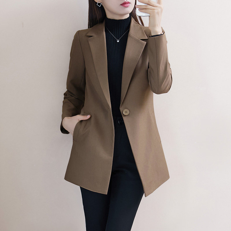 今年流行的西服小个子西装气质女