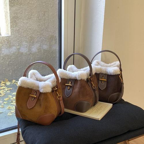 复古羊羔毛拼接包女2026冬