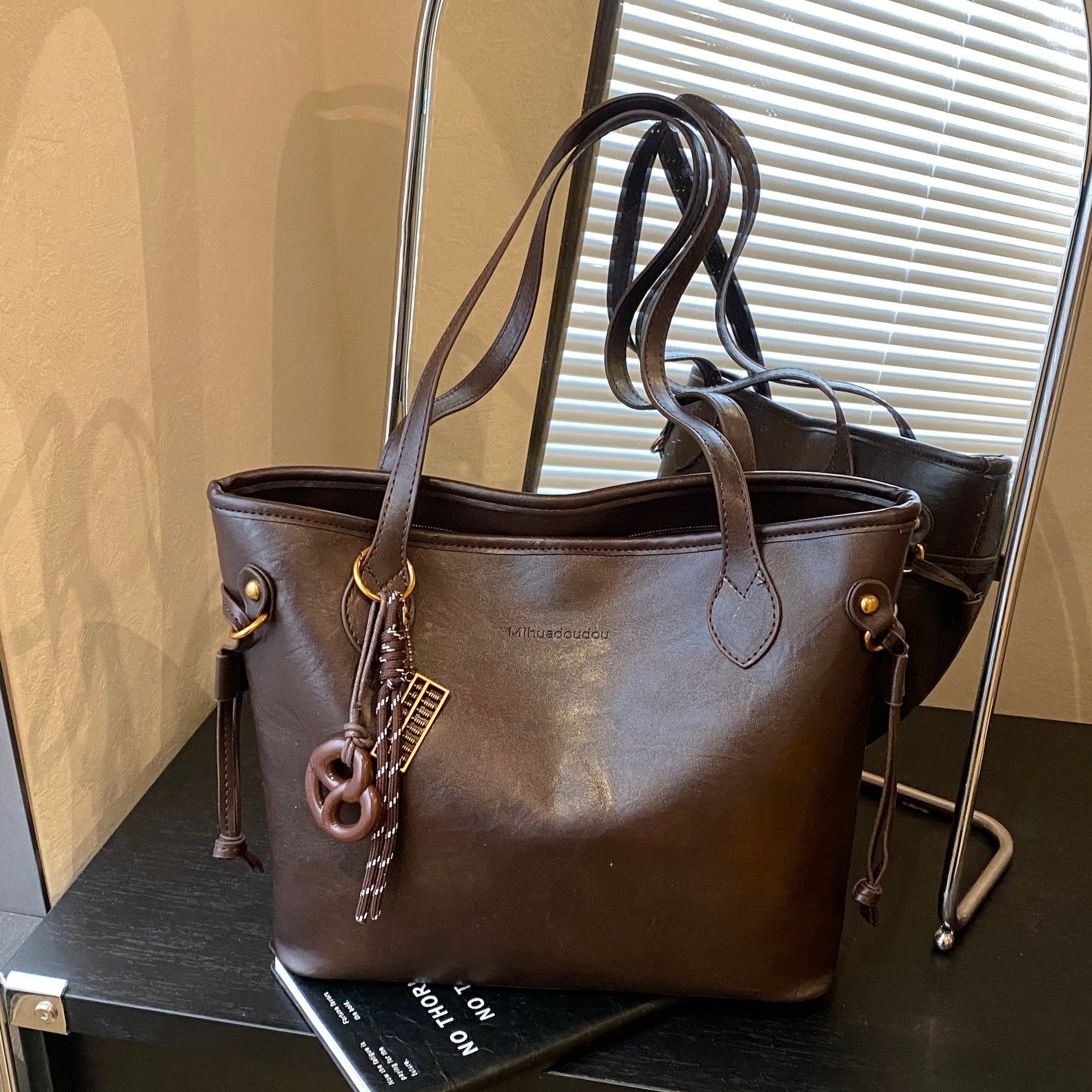 高级感包包女式2026新款流行复古单肩手提包外出大容量通勤托特包,箱包皮具/热销女包/男包,胸包,淘宝优惠券,粉丝福利购,淘宝优惠卷