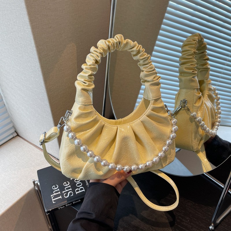 手提超火褶皱饺子包2025新