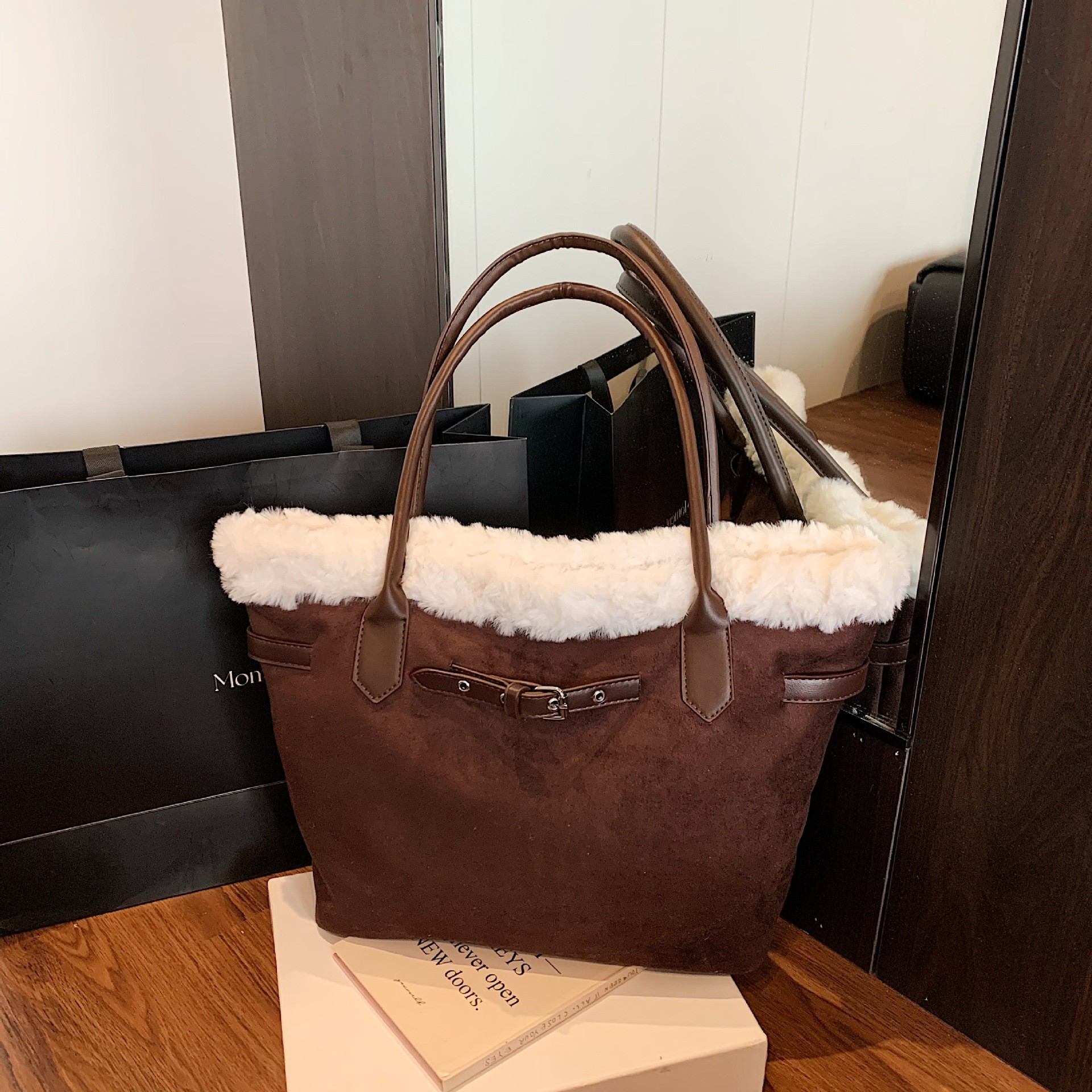 韩系羊羔毛拼接托特包女20