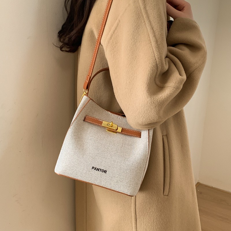 2025新款撞色帆布水桶包女