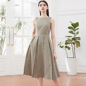 希区瑞普高端时尚连衣裙收腰春夏宽松压褶无袖一字肩中长法式复古