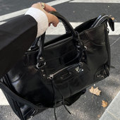 辣妹朋克旅行包女2025新款 油蜡皮登机行李健身大包手提复古机车包