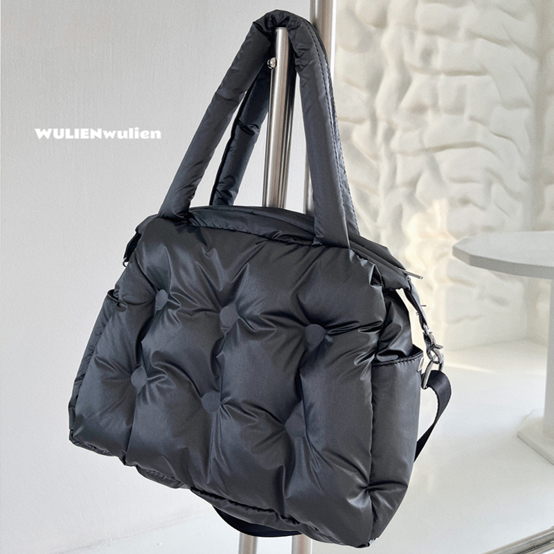 软绵绵羽绒单肩腋下包2025新款女包时尚充棉轻便太空棉手提枕头包