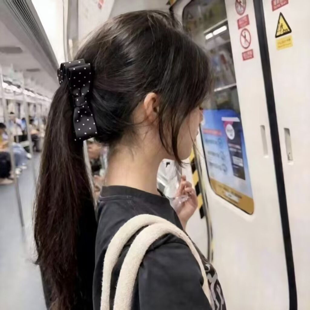 黑白波点蝴蝶结香蕉夹