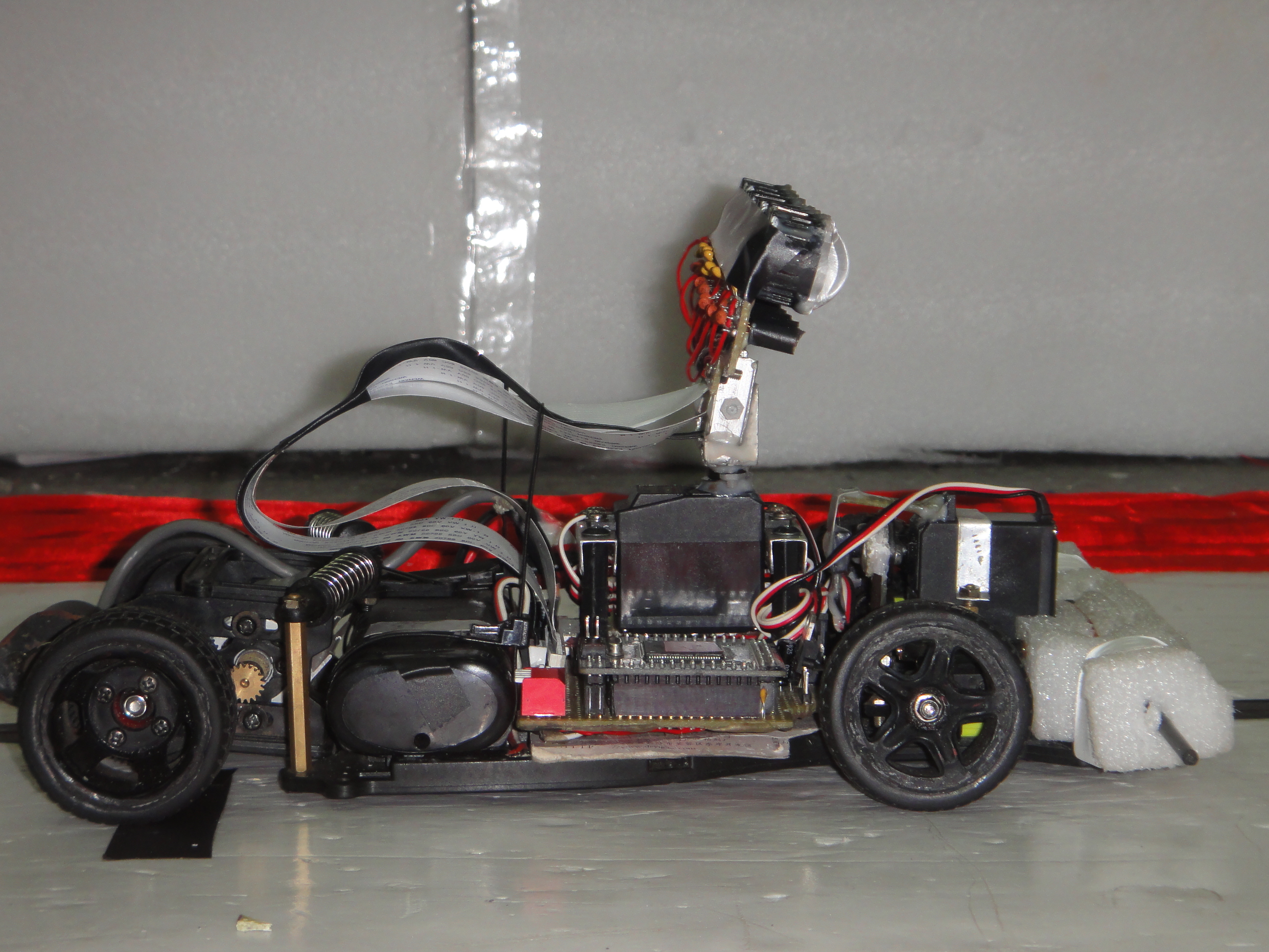 激光传感器的智能车系统设计（单驱动寻白线）2D图机械CAD图纸