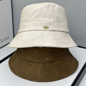 2025PU皮质字母渔夫帽秋冬季可折叠百搭斜边显脸小时尚舒适防晒帽