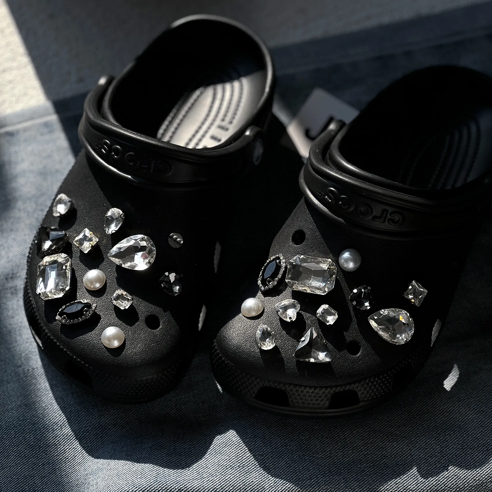 高级感水钻洞洞鞋配饰鞋上装饰扣适配智必星鞋花鞋扣配件diy卡扣