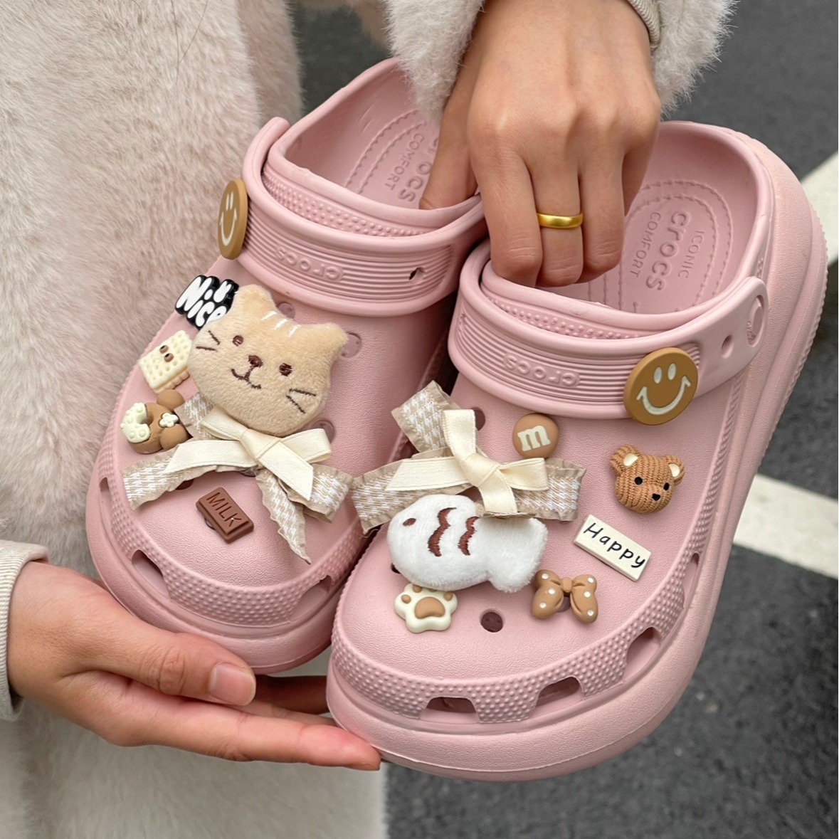 diy洞洞鞋鞋花配件crocs配饰毛绒可爱秋冬少女装饰扣ins玩偶鞋扣