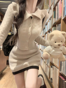 实拍实价~少女感木耳边娃娃领针织上衣开衫撞色包臀半身裙两件套