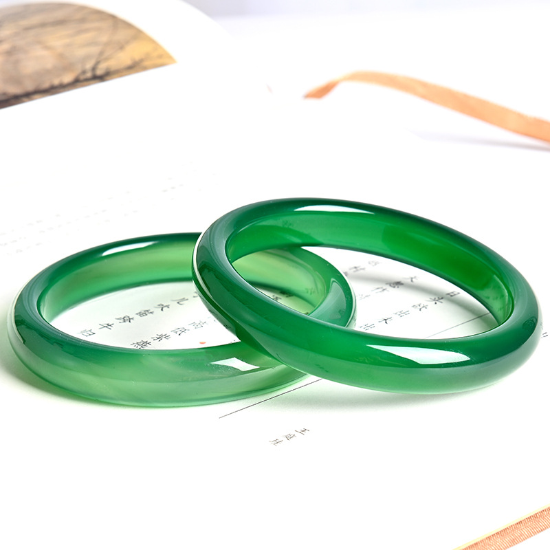 绿玉髓手镯女菠菜绿翡翠色玛瑙