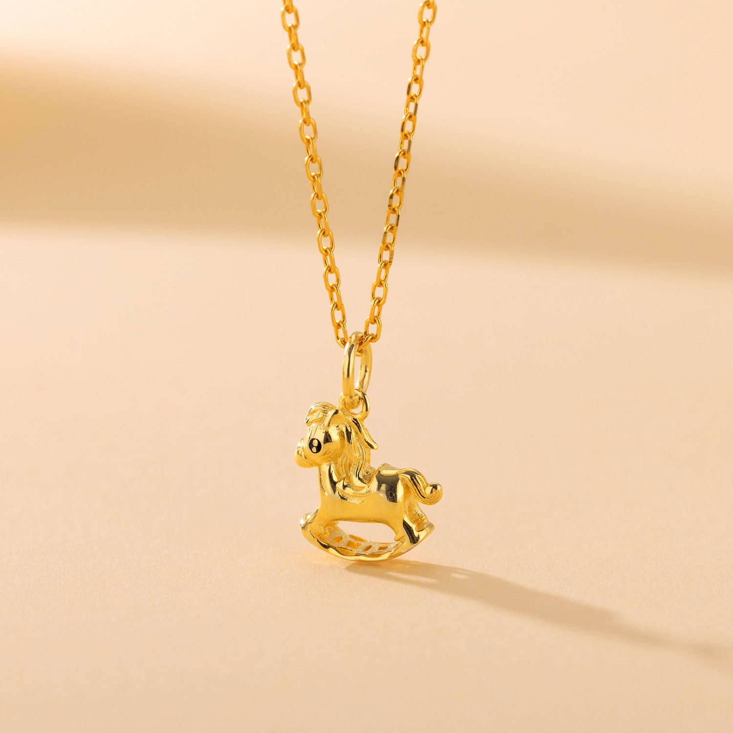 925纯银镀18k金铜钱小马年本命年礼物吊坠简约百搭马上来钱锁骨链