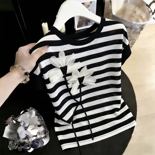 女装 T恤女夏季 条纹圆领短袖 宽松显瘦立体花朵上衣 200 大码