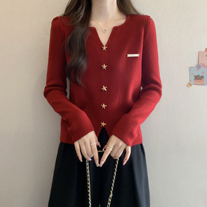 2024秋冬大码宽松胖mm洋气减龄毛衣女v领红色上衣内搭针织打底衫
