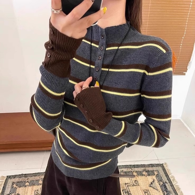 复古条纹风撞色半高领毛衣