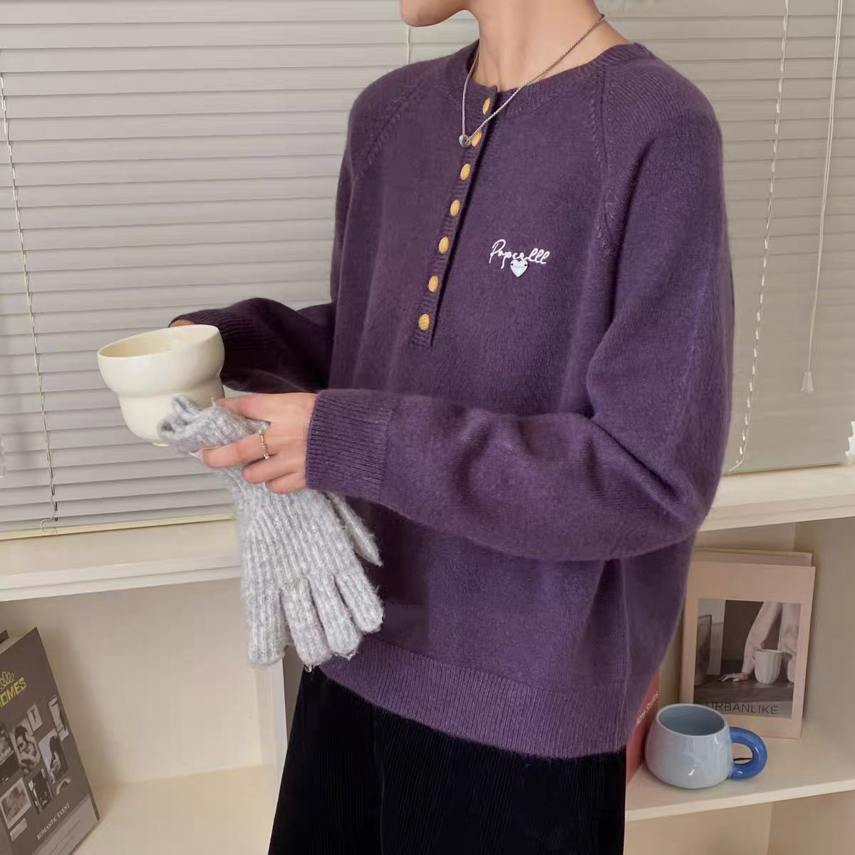 半开领纽扣刺绣针织上衣女