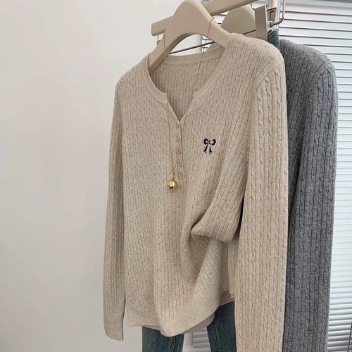 半开领纽扣针织上衣女秋冬