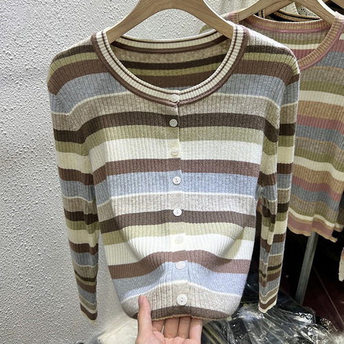 2024秋冬新款彩虹条纹针织上衣女