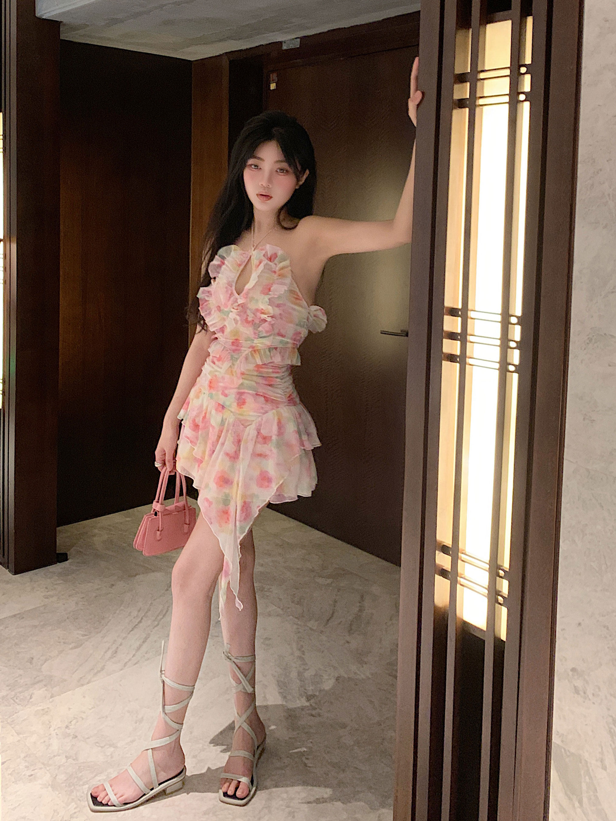 泡菜家性感碎花吊带女甜美小清新挂脖上衣荷叶边飘带半身裙两件套