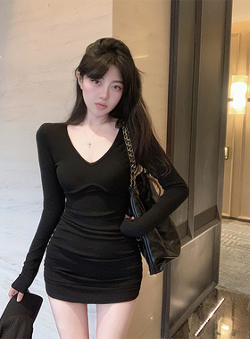 泡菜家 V领垫肩辣妹针织连衣裙修身性感褶皱包臀裙短裙纯欲紧身裙