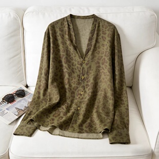 轻熟大码时尚豹纹开衫女款上衣显瘦遮肉宽松气质百搭春季V领衬衫