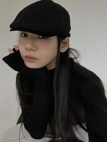 黑色贝雷帽秋冬女2022爆款穿搭