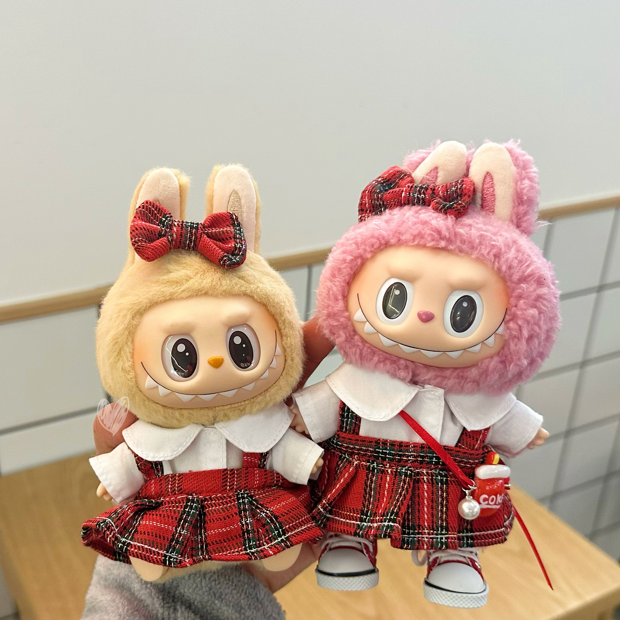 现货娃衣17cm拉布布红格JK裙一二代盲盒挂件labubu 公仔衣服着替