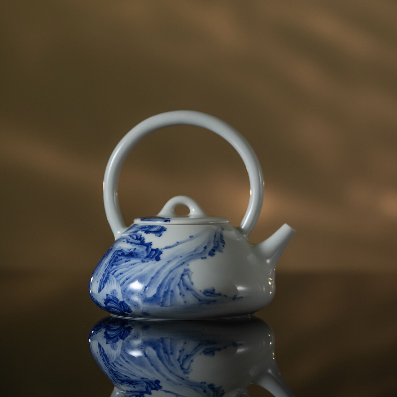 知竹山房 李小山本人作品 瓷农写意 青花猿猴嬉戏图 石瓢提梁壶