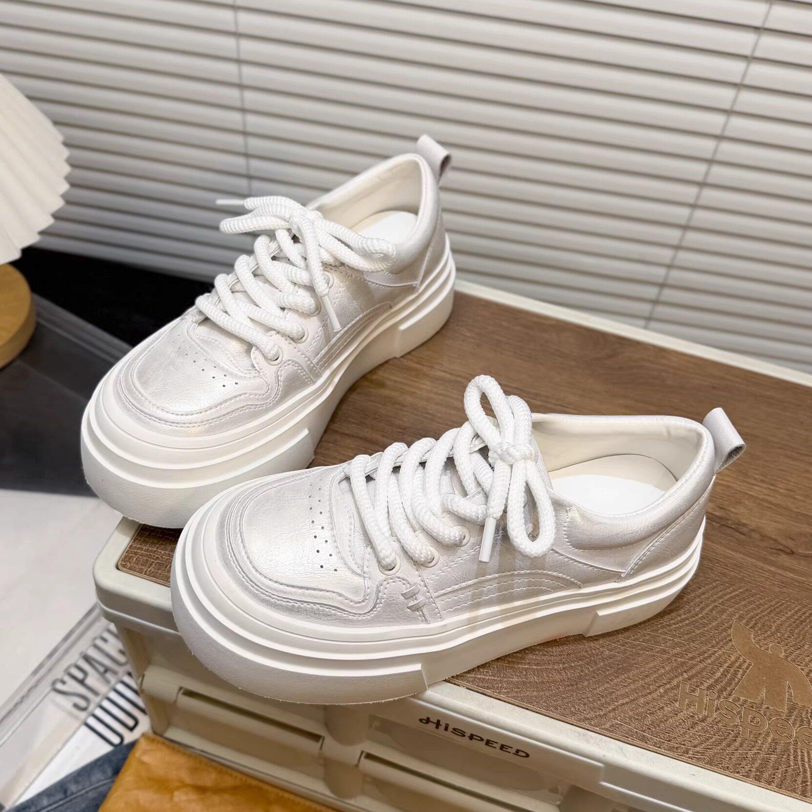 日本offcat真皮厚底绑带做旧小白鞋女2026款韩版时尚百搭休闲板鞋