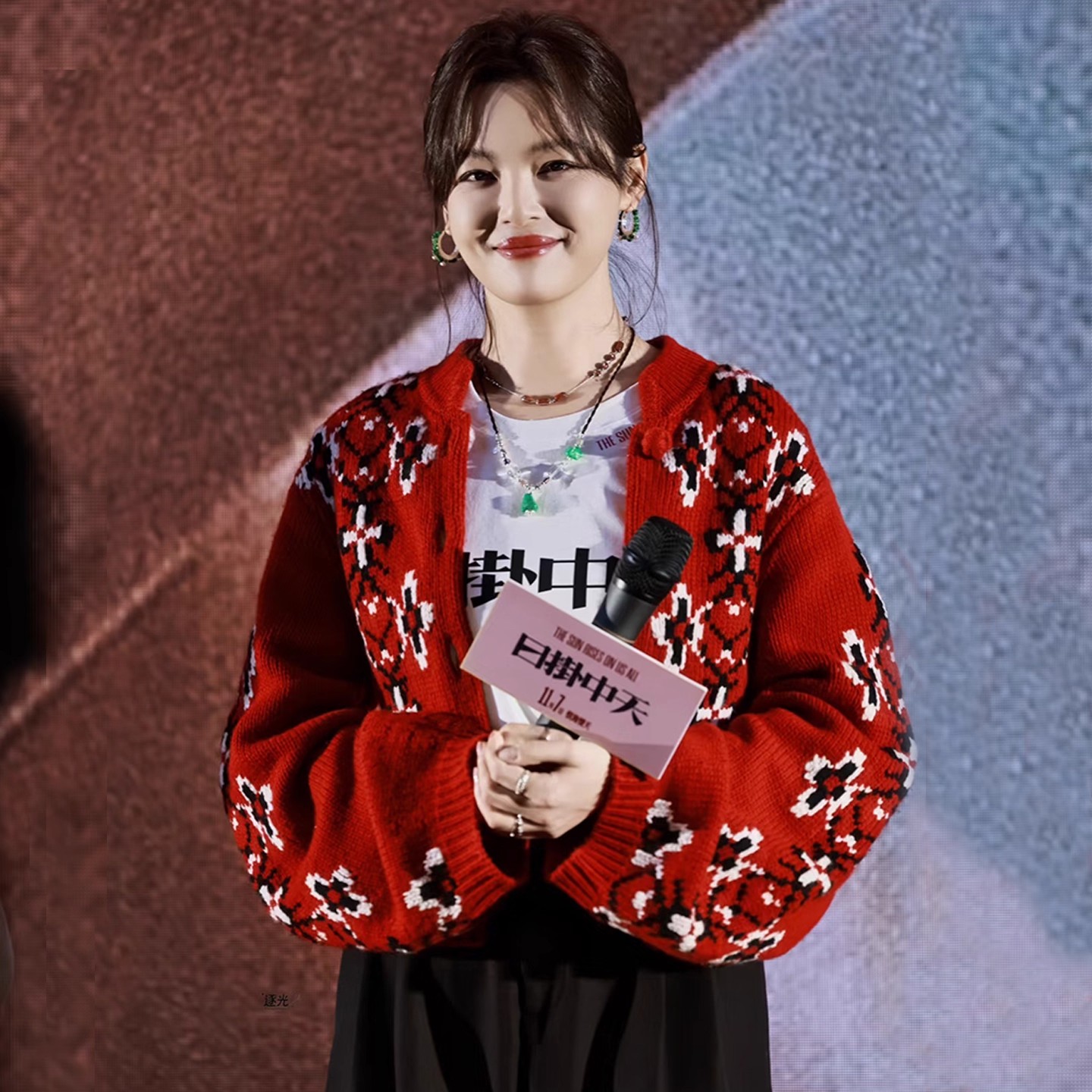 日本OFFCAT辛芷蕾同款新本命年红色复古提花开衫毛衣外套女冬短款