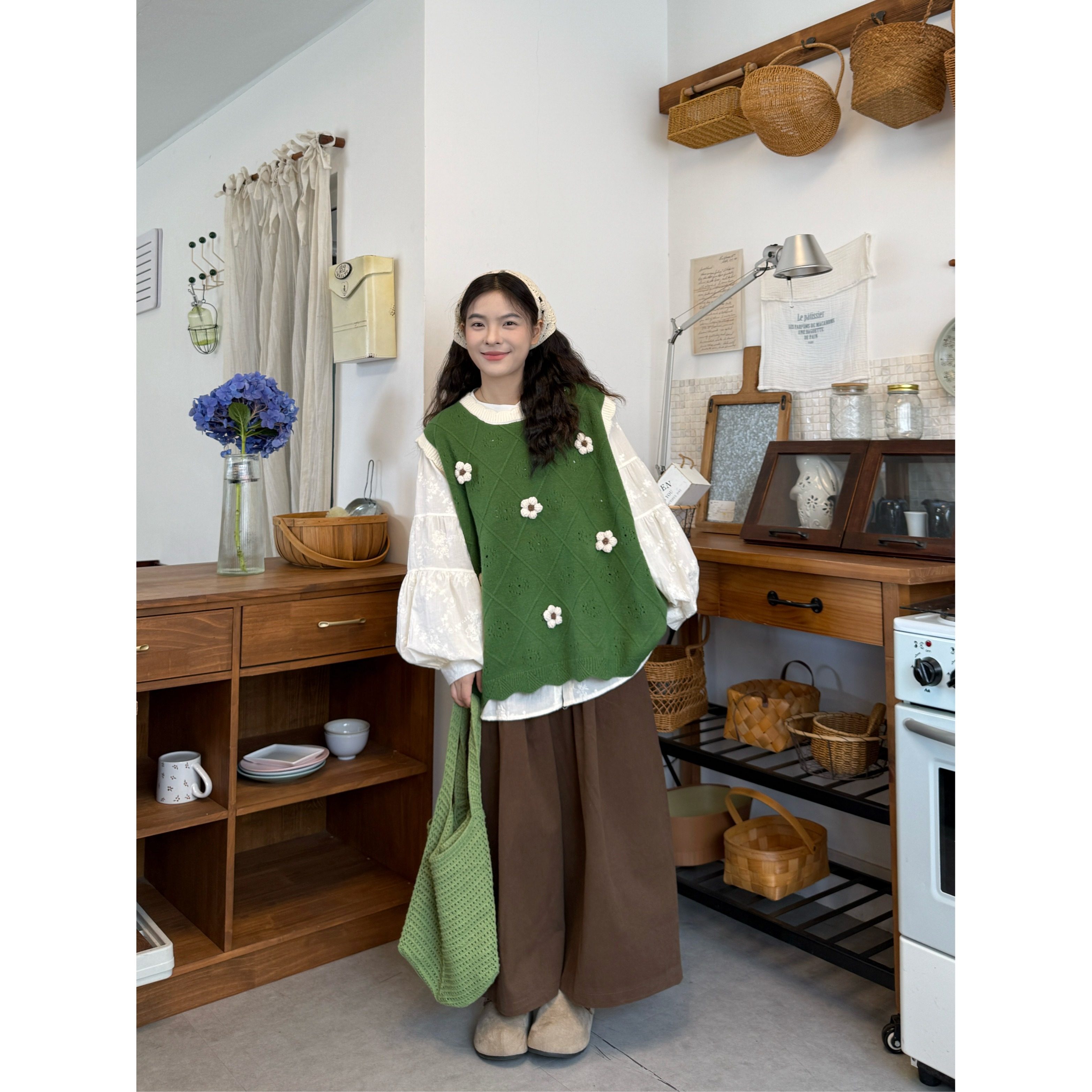 日本OFFCAT秋冬穿搭一整套女甜美立体花朵马甲刺绣衬衫咖色阔腿裤