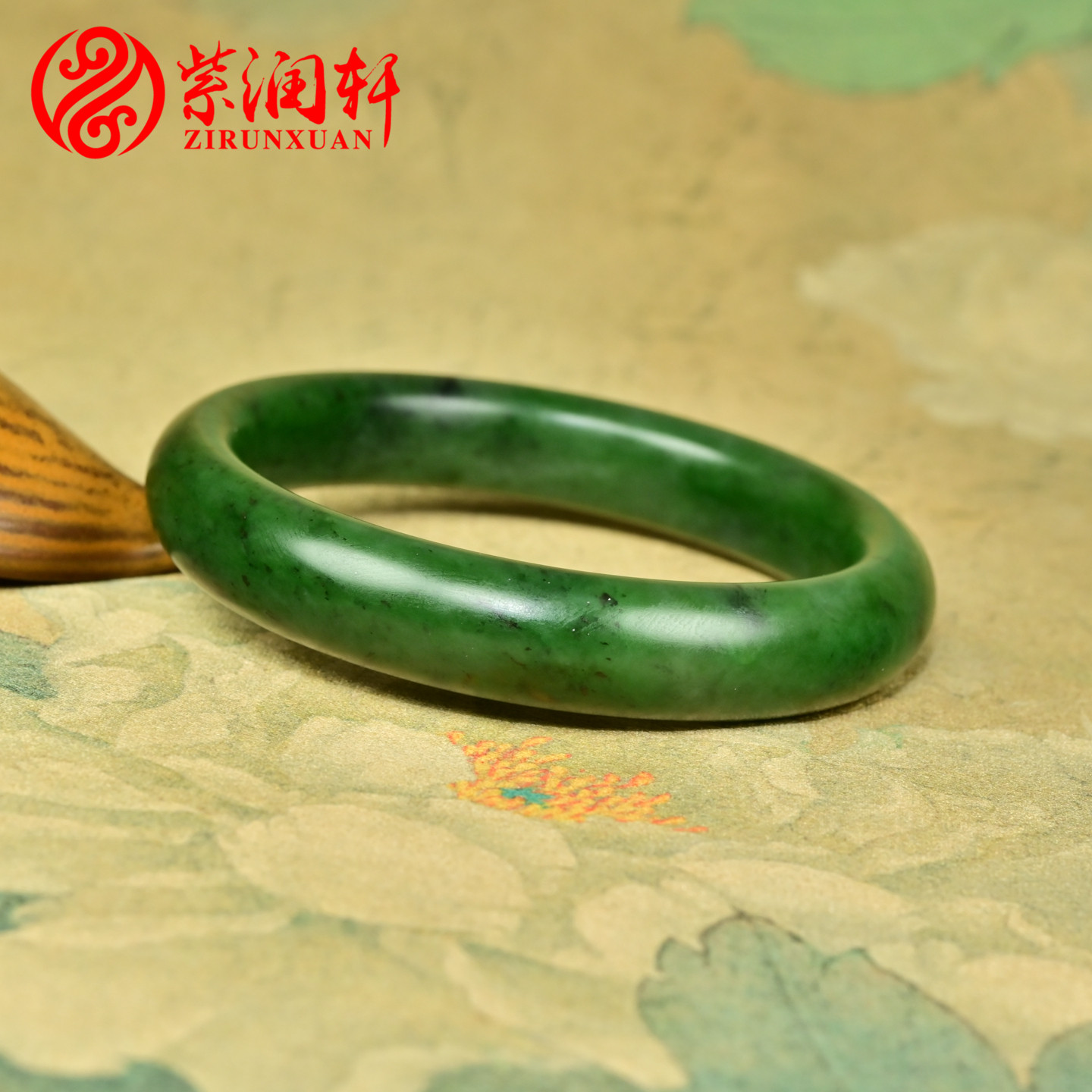和田玉碧玉籽料手镯大圈口菠菜绿
