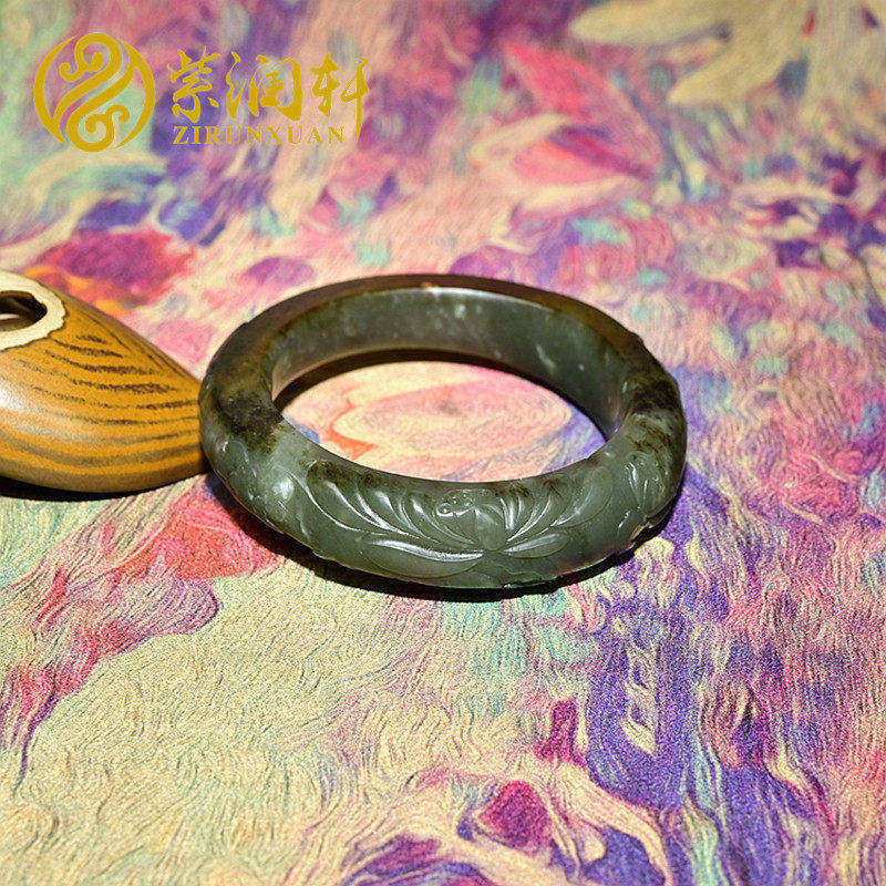 紫润轩新疆和田玉籽料沙枣青手镯54 5满皮红皮秋梨皮莲花镯传家级