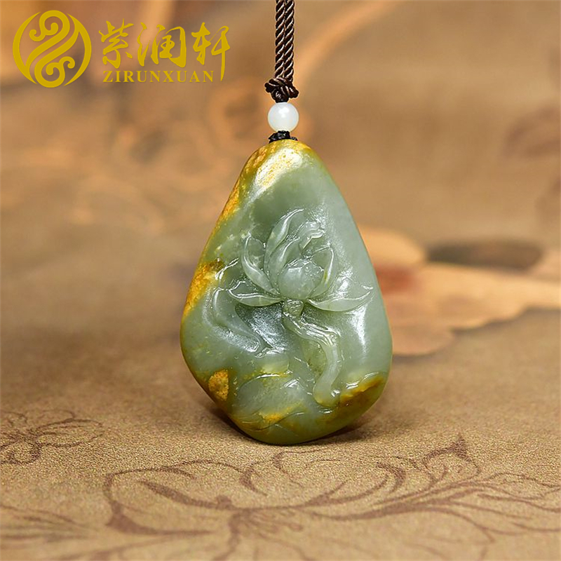 和田玉青白翠青独籽黄沁莲花吊坠