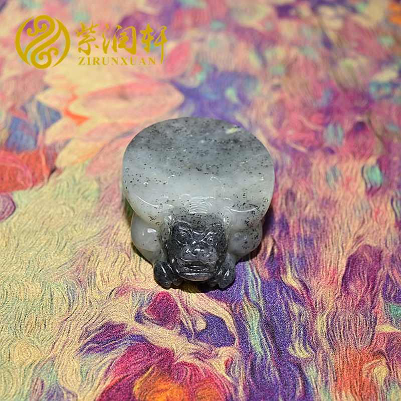 和田玉籽料龙龟吊坠满皮水墨青花