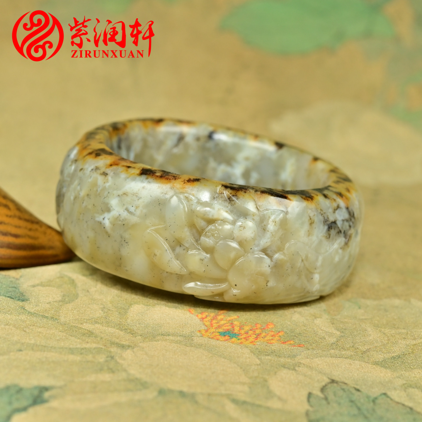 和田玉糖白籽料手镯飘墨满皮虎皮