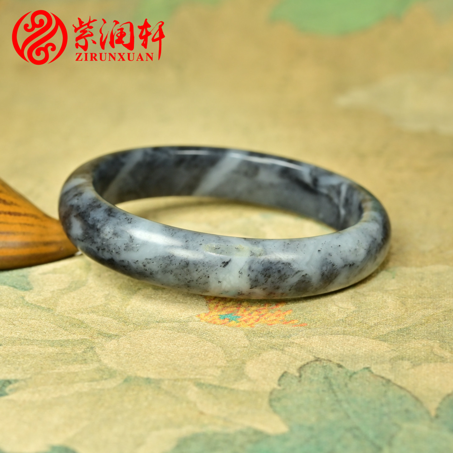 和田玉意境青花籽料手镯留皮水墨