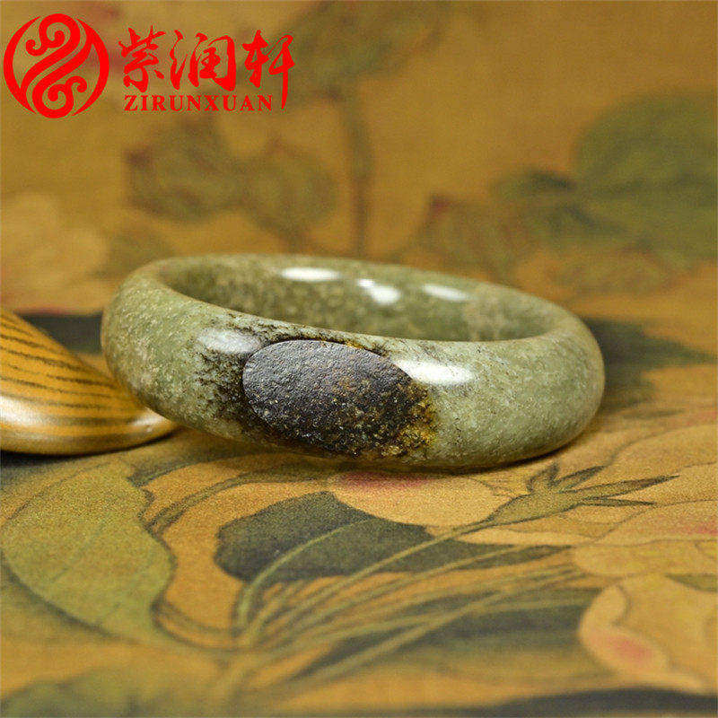 紫润轩新疆和田玉青玉糖沁籽料粉沁手镯59MM聚黑皮虎皮肥厚款收藏