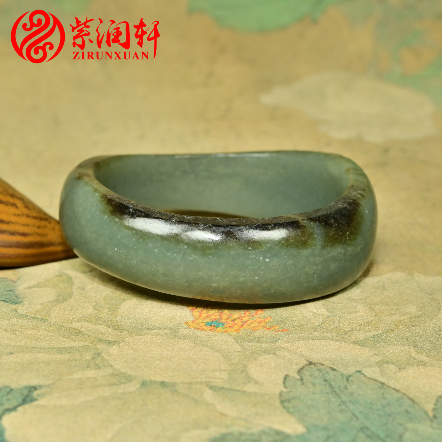 和田玉黑皮沙枣青籽料手镯满皮