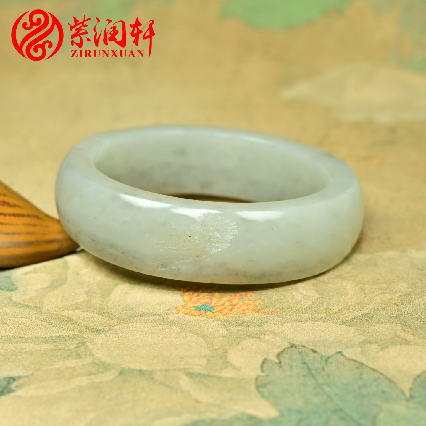 和田玉白玉青花籽料手镯水返沙皮