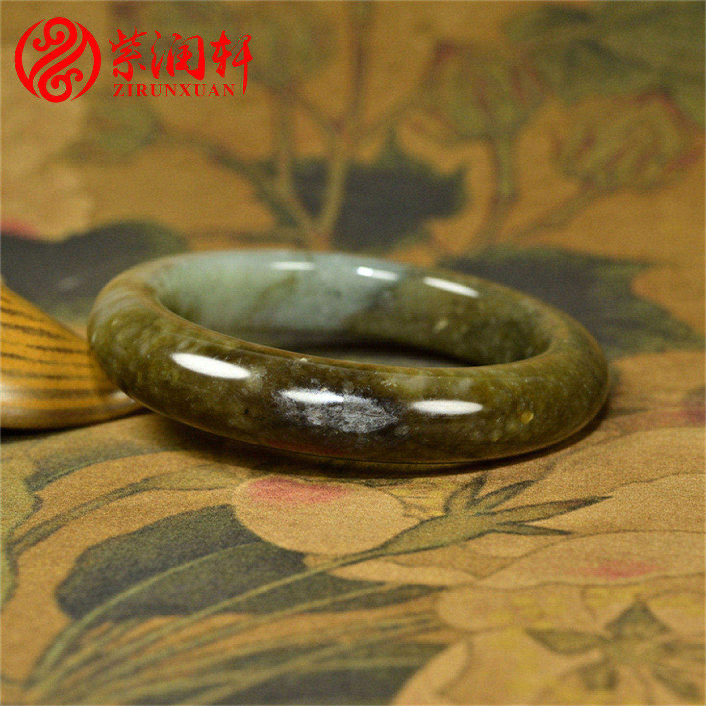 紫润轩新疆和田玉糖青白籽料手镯闪青花四色59MM俏色肥厚款收藏级