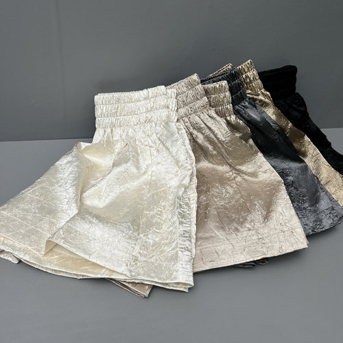 夏季薄金属感冰丝缎面加肥加大码A字阔腿短裤女胖mm宽松显瘦热裤