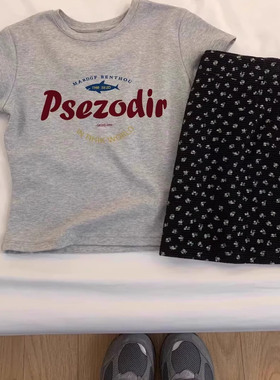 灰色正肩短袖T恤女夏季新款印花修身短款小众超好看