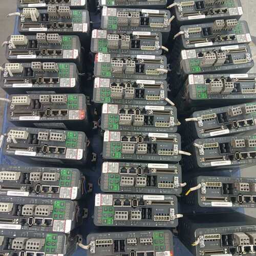 议价~施耐德伺服驱动器 LXM28EU04M3X~可维修