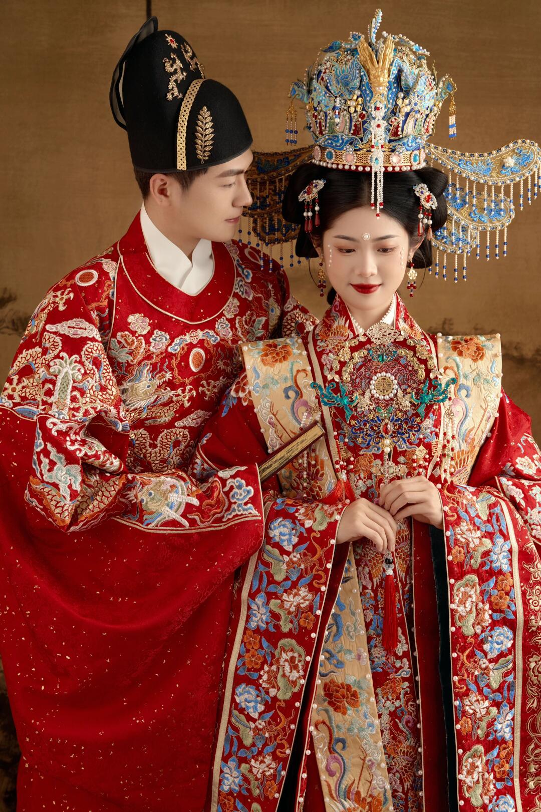 出租凤冠霞帔中式婚服汉服新娘嫁衣金玉良缘秀禾服结婚胖大码租赁